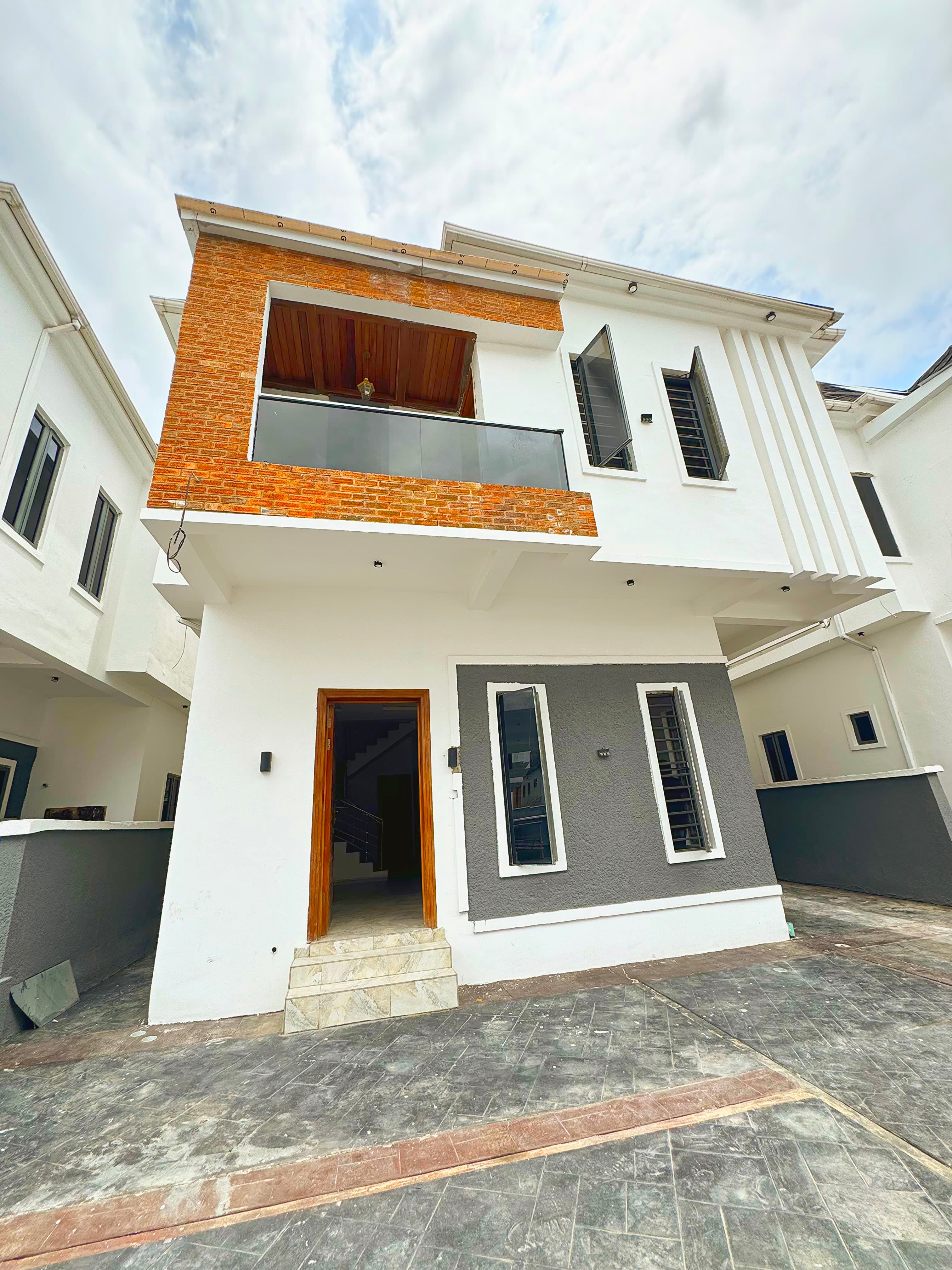 MODERN 5 BEDROOM DETACHED DUPLEX