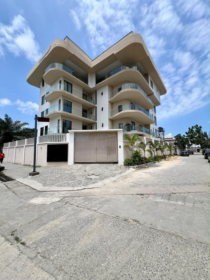 3-BED APARTMENT WITH POOL & ELEVATOR