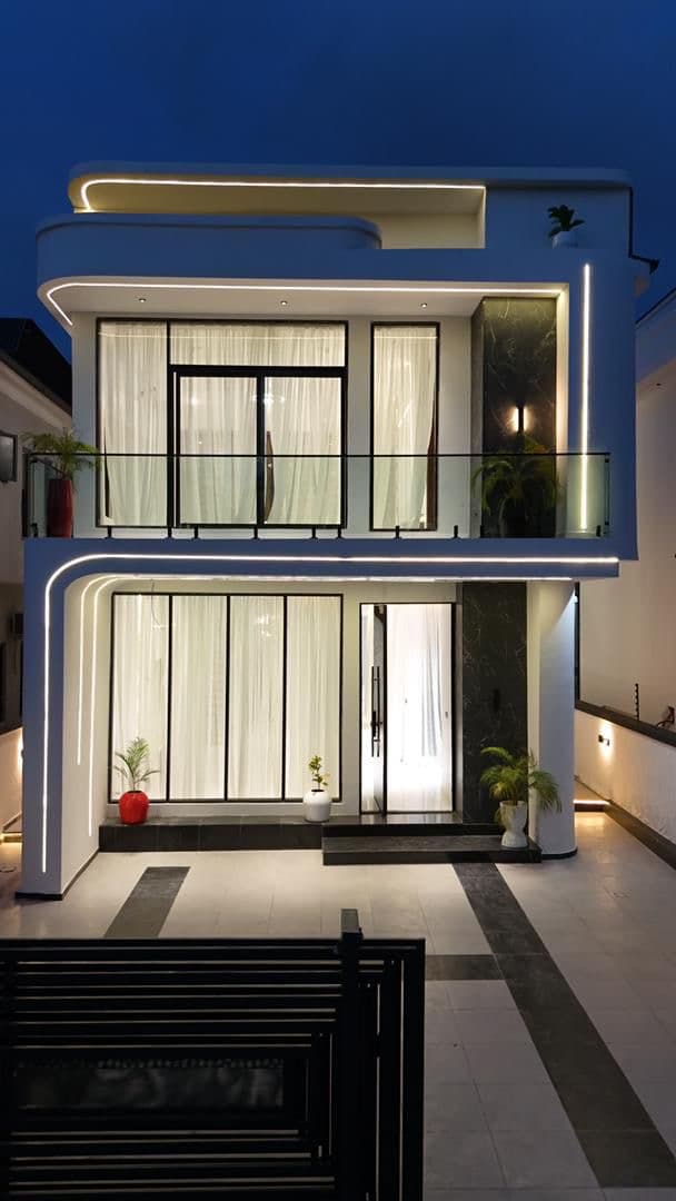 5- BED SMART HOME WITH POOL & GYM
